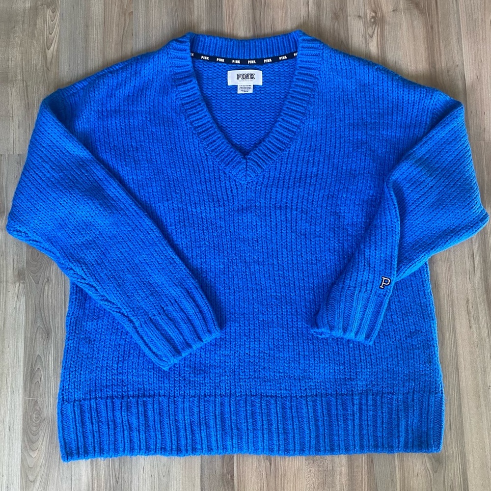 PINK Victoria’s Secret V Neck Blue Knit Sweater Size‎ Women’s Small